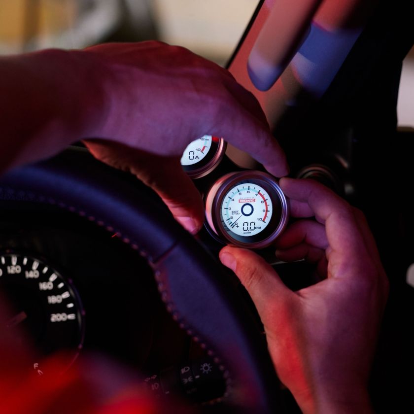 REDARC Single Voltage 52mm Gauge with Optional Current Display